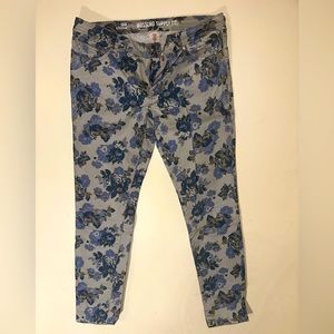 Women Size 13 Flower Jean
